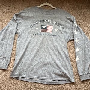 Walt Disney World An American Tradition Women’s Gray Long Sleeve Tee Medium